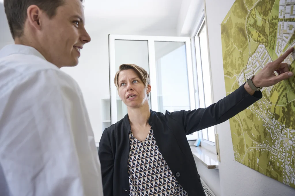 kontakt-ansprechpartner-die-steg-baulandentwicklung-baugebiet-Die_STEG_2C3206-0241